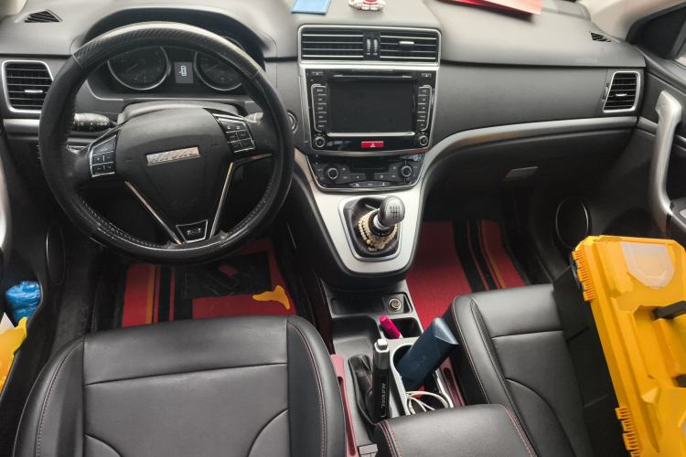 Used Haval M6 2017 1.5T Manual Two-Wheel Drive Elite Model Center Console