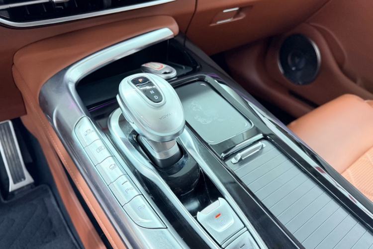 Used VOYAH FREE 2023 Four-Wheel Drive Extended-Range Model with Ultra-Long Range Gear Lever