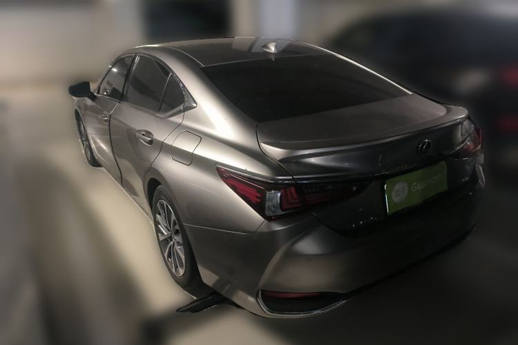 Used Lexus ES 2022 300h Excellence Edition Rear Left 45 Deg