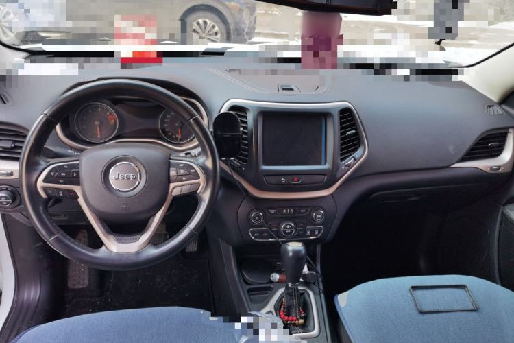 Used Jeep Cherokee 2017 2.0L Superior Edition
