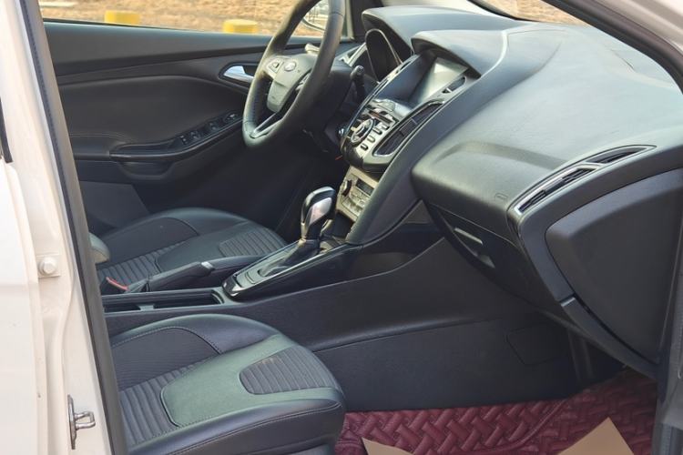 Used Ford Focus 2015 Hatchback EcoBoost 125 Automatic Supreme Style Edition
