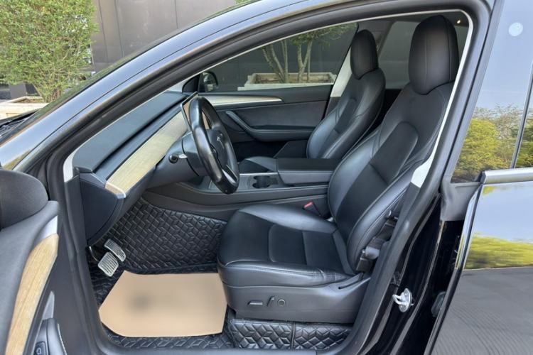 Used Tesla Model Y 2022 Rear-Wheel-Drive Version Left Front Seat