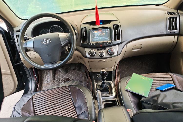 Used Hyundai Celesta 2011 1.6L Manual Comfort Edition Center Console