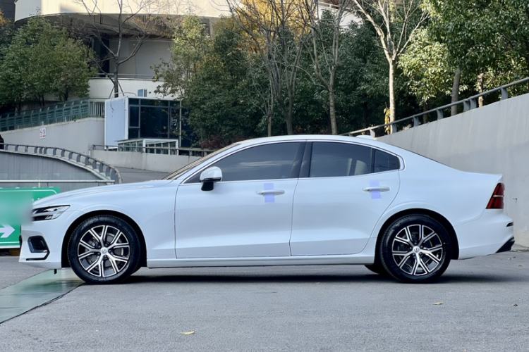Used Volvo S60 2024 B4 Zhiyi Luxury Edition
