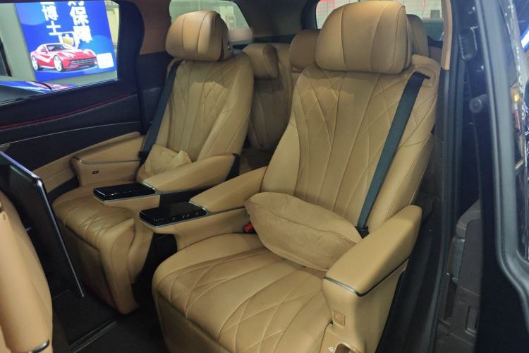 Used Denza D9 2025 DM-i Intelligent Drive 1020 Four-Wheel Drive Prestige Model
