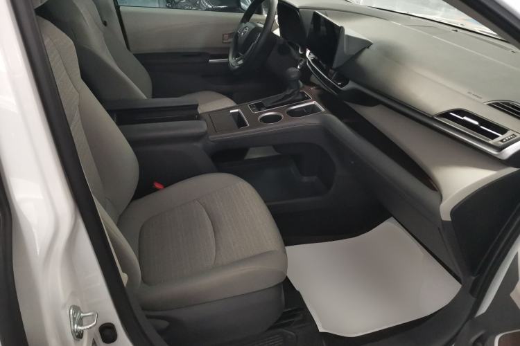 Used Toyota SIENNA 2024 2.5L Hybrid Comfort Edition