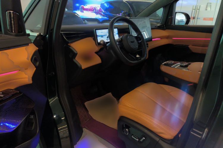 Used Geely Galaxy LEVC L380 2024 140-Degree 6-Seater All-Wheel-Drive Ultra