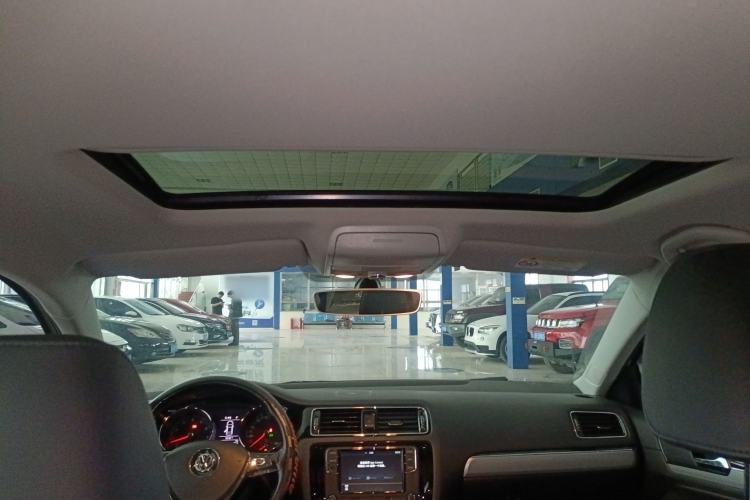 Used Volkswagen Sagitar 2017 180TSI Automatic Luxury Edition