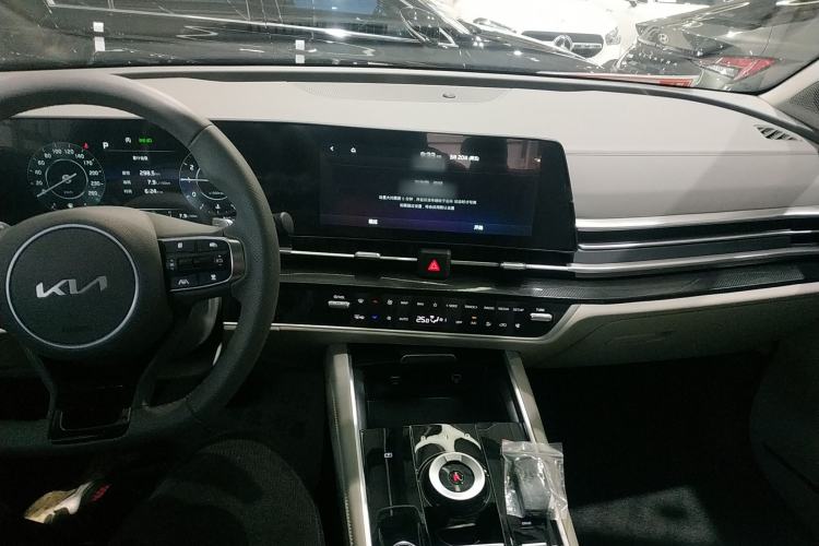 Used Kia Sportage (Chinese Domestic Model) 2025 1.5T Two-Wheel Drive Prestige Smart Enjoyment Version
