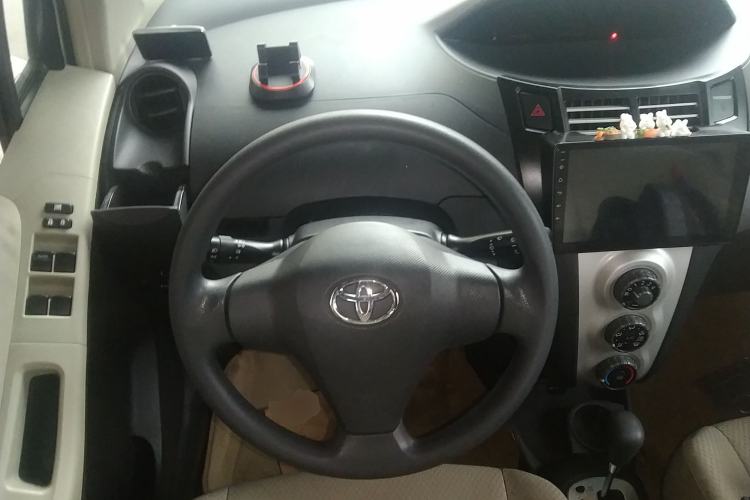 Used Toyota Yaris 2009 1.6E Automatic Comfort Edition Steering Wheel