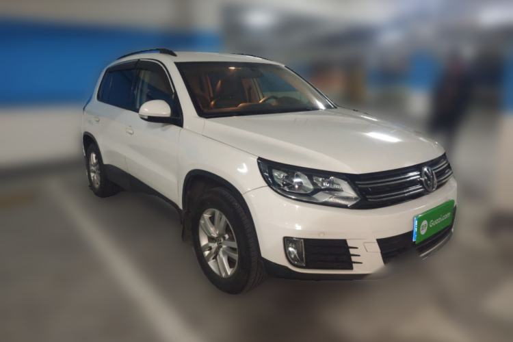 Used Volkswagen Tiguan 2016 300TSI Manual Two-Wheel Drive Trend Edition Front Right 45 Deg