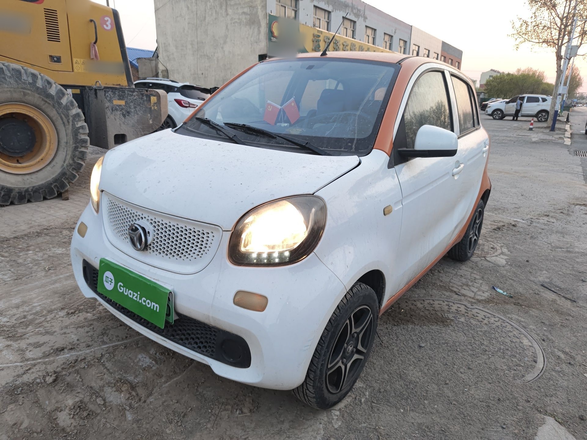 Под передней частью автомобиля