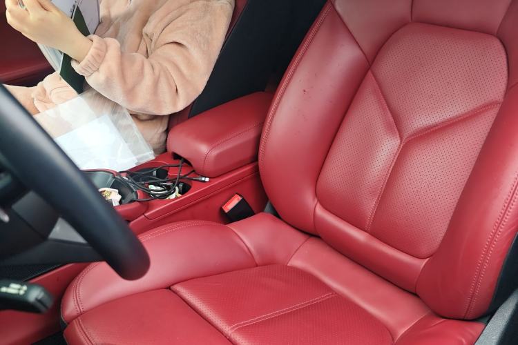 Used Porsche Macan 2022 Macan 2.0T Left Front Seat