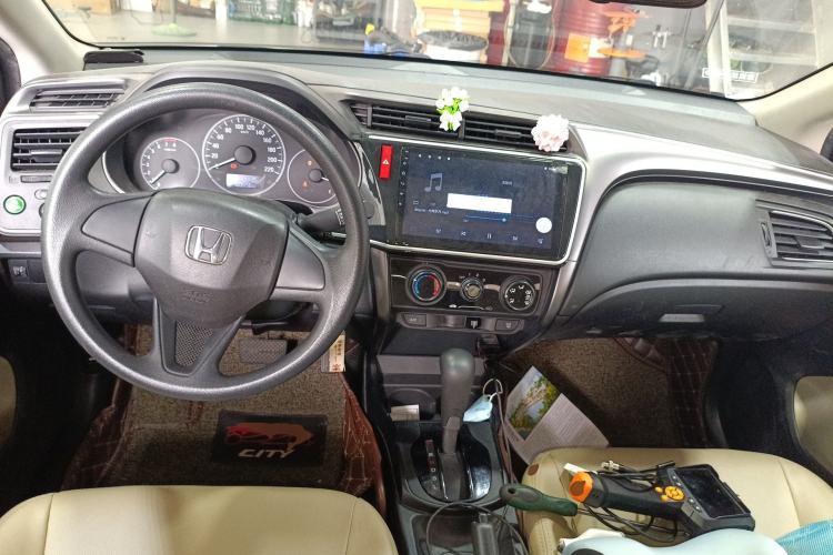 Used Honda City 2018 1.5L CVT Comfort Version Center Console