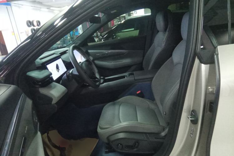 Used Lynk & Co 08 EM-P 2024 120km Long-Range Plus
