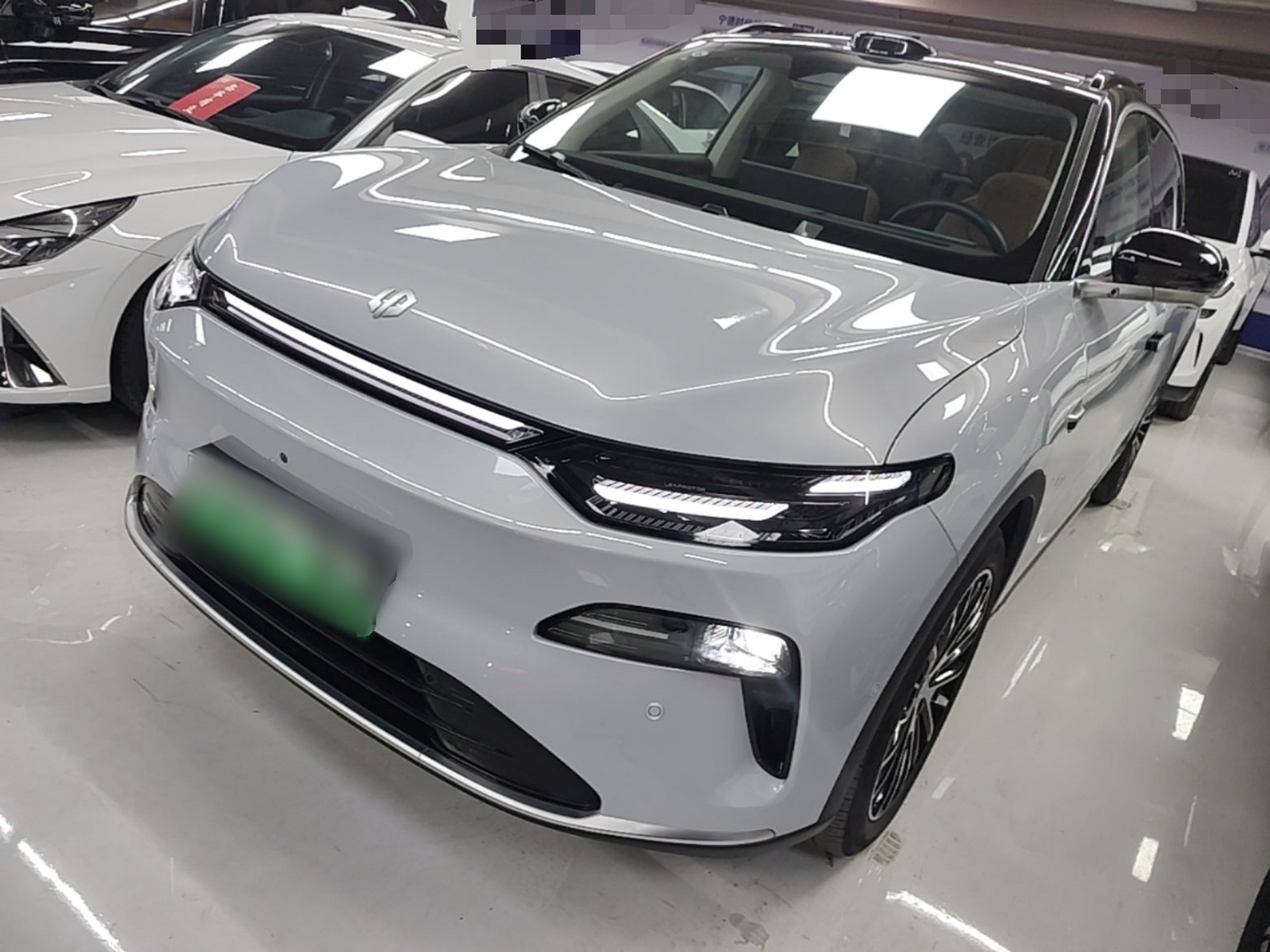 Unter der Vorderseite des Autos