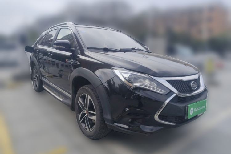 Used BYD Tang New Energy 2015 2.0T Four-Wheel-Drive Flagship Model Front Right 45 Deg