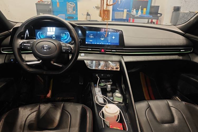 Used Hyundai Elantra 2022 1.5L CVT 20th Anniversary Edition Center Console