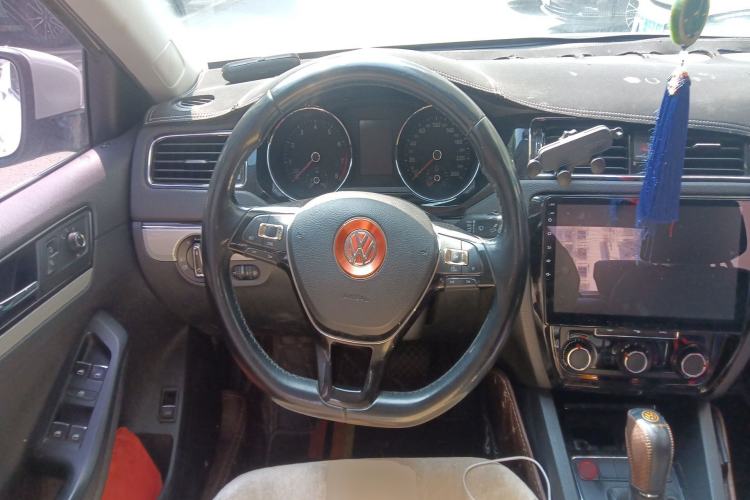 Used Volkswagen Sagitar 2017 230TSI Automatic Comfort Version Steering Wheel