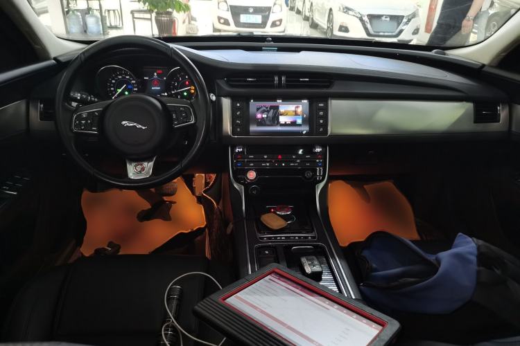 Used Jaguar XFL 2017 XFL 2.0T 200PS Windflower Edition