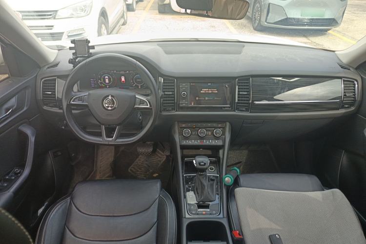 Used Skoda Kodiaq 2019 Facelifted TSI330 5-Seater Two-Wheel-Drive Luxury Enjoyment Edition China VI Standard Center Console