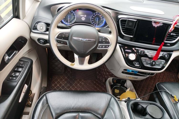 Used Chrysler Grand Voyager 2017 3.6L Premium Edition
