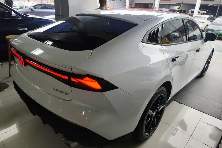 Used CHANGAN UNI-V 2023 1.5T Prestige Model
