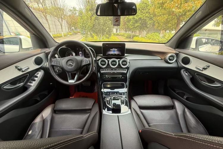 Used Mercedes-Benz GLC 2019 GLC 200 L 4MATIC Interior 2