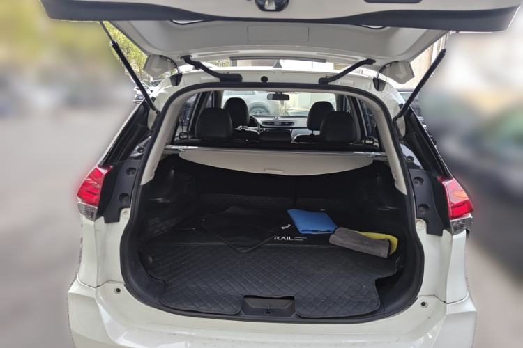 Used Nissan X-Trail 2017 2.0L CVT Comfort Edition 2WD Trunk