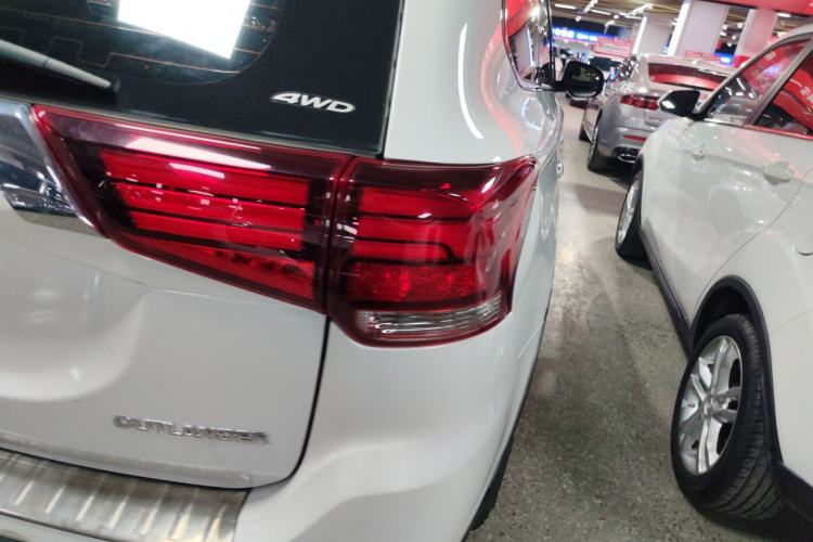 Used Mitsubishi Outlander 2018 2.4L 4x4 Elite Edition 5 Seats