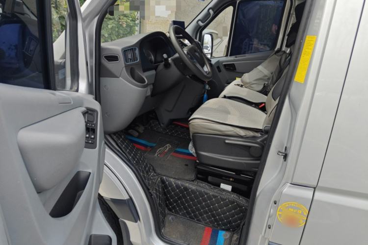 Used Foton Toano 2022 2.5T Manual Jixiang Multi-Function Short-Chassis Mid-Height with Dual Rear Tires 5/6/9-Seater D25TCIF1