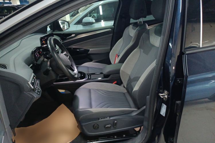 Used Volkswagen ID.4 CROZZ 2021 Long-Range Lite PRO Two-Wheel Drive Version
