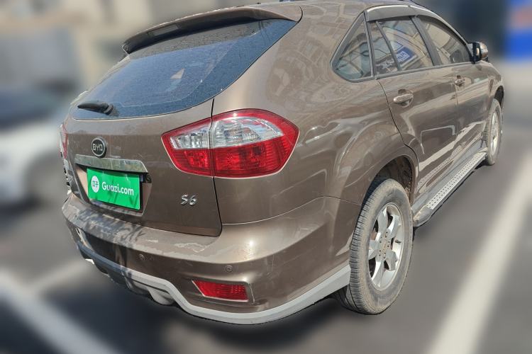 Used BYD S6 2013 Platinum Edition 2.0L Manual Luxury Model
