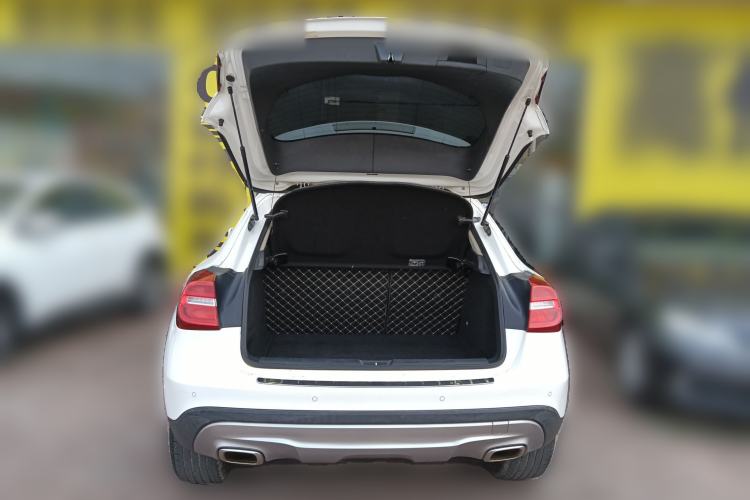 Used Mercedes-Benz GLA 2016 GLA 200 Fashion Model Trunk