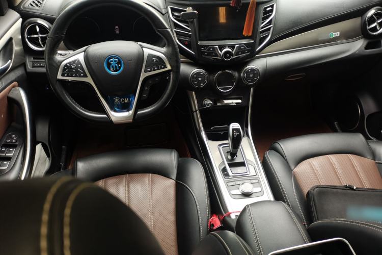 Used BYD Song New Energy 2017 Song DM 1.5TID All-Wheel Drive Prestige Model Center Console