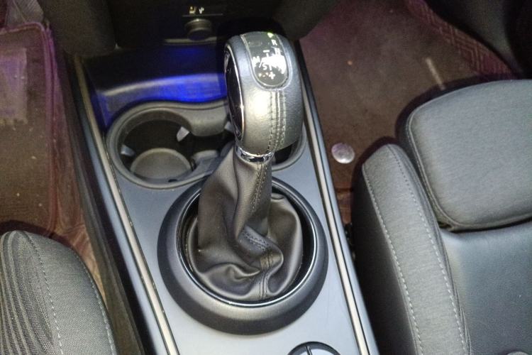 Used MINI Countryman 2018 1.5T COOPER ALL4 Classic Edition Gear Lever