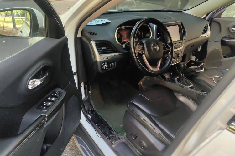 Used Jeep Cherokee 2017 2.0L Superior Edition