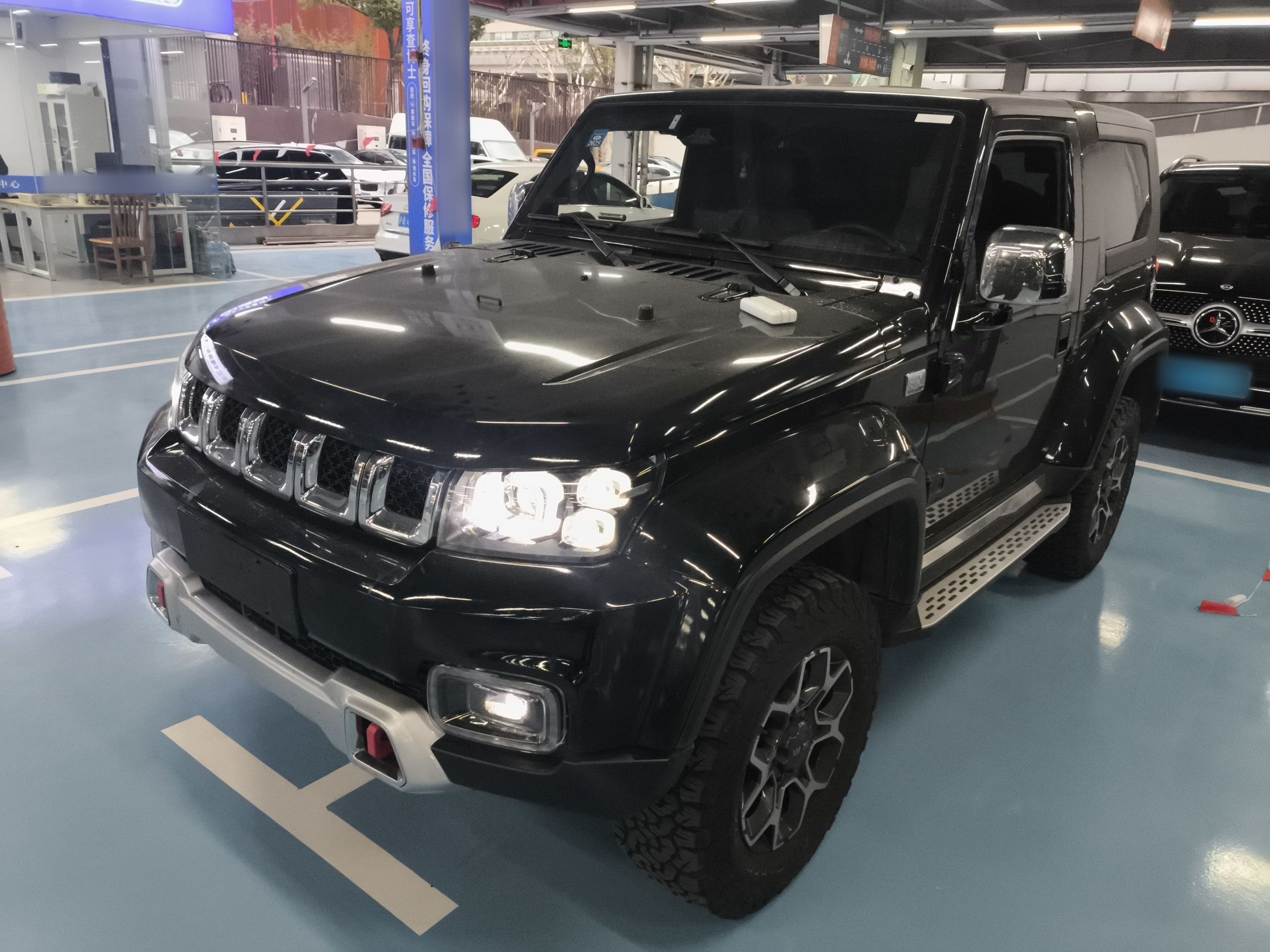 تحت مقدمة السيارة