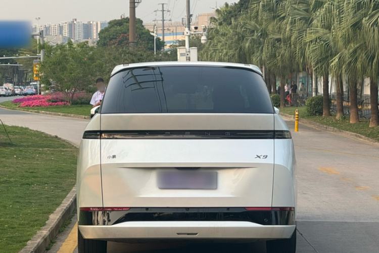 Used XPeng X9 2025 740 Ultra-Long Range Max Exterior 3