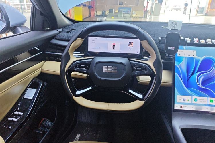 Used Geely Galaxy L6 2024 125km PLUS Dragon Edition