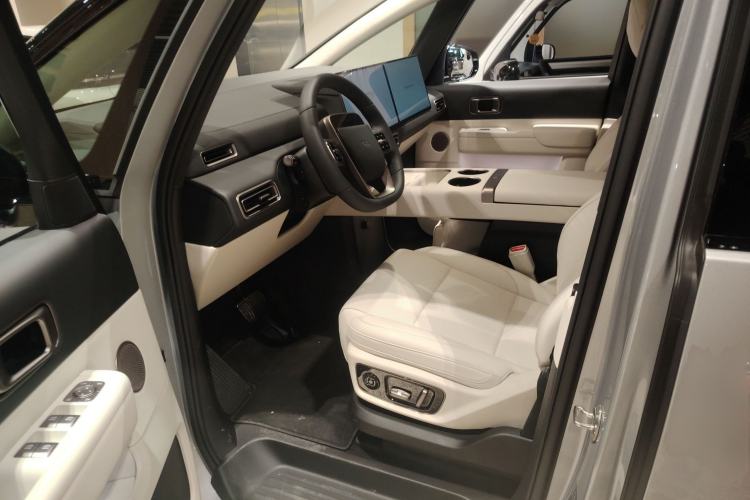 Used Li Auto MEGA 2025 Home Family Special Edition