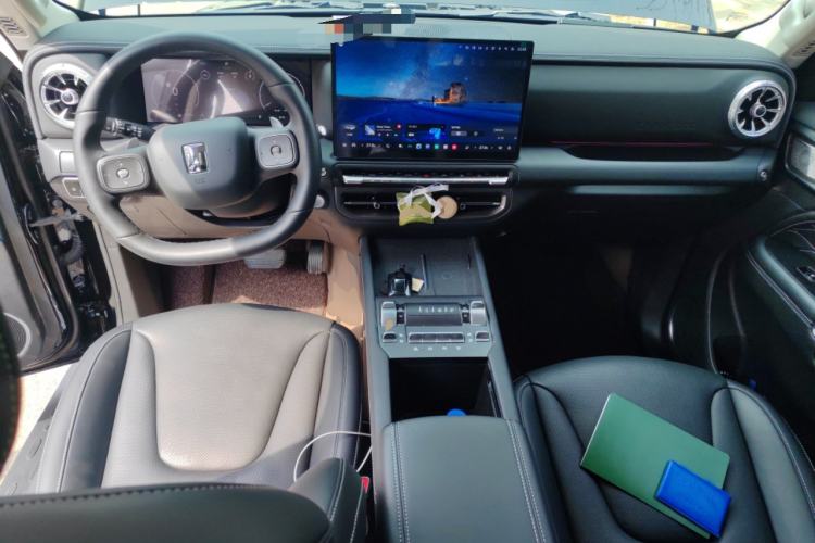 Used Tank 300 New Energy 2025 Hi4-T Center Console