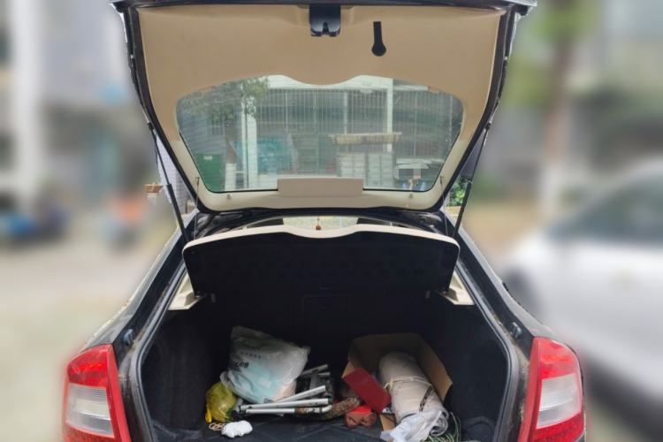 Used Skoda Octavia 2013 1.6L Manual Yijun Edition Trunk