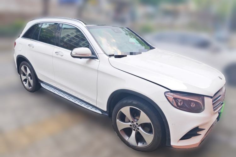 Used Mercedes-Benz GLC 2017 GLC 300 4MATIC Luxury Model Front Right 45 Deg