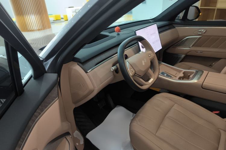 Used ONVO Luxeed L90 2025 Model—Ultra Six-Seater Version