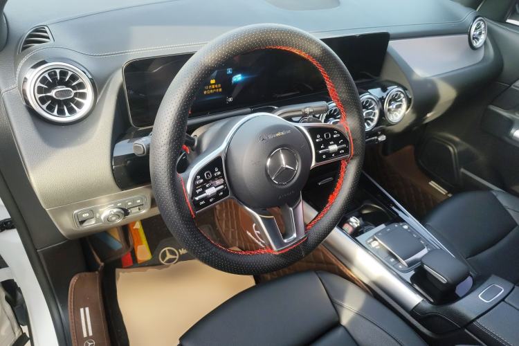 Used Mercedes-Benz GLA 2022 Second Facelift GLA 200 Center Console