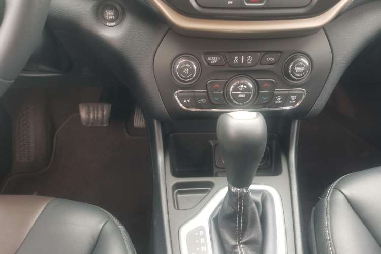 Used Jeep Cherokee 2016 2.4L Leading Edition