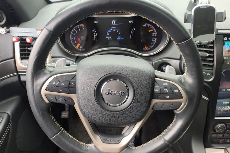 Used Jeep Grand Cherokee 2016 3.0L Comfort Navigation Edition Steering Wheel