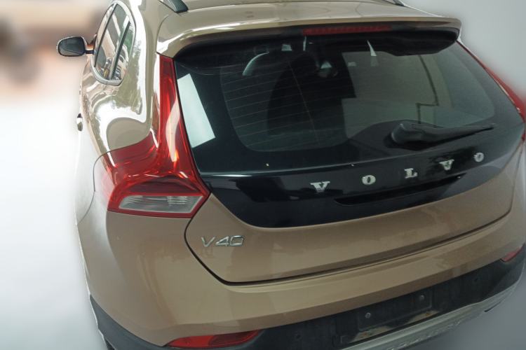Used Volvo V40 2014 Cross Country 2.0T Zhiyi Edition Rear Left 45 Deg
