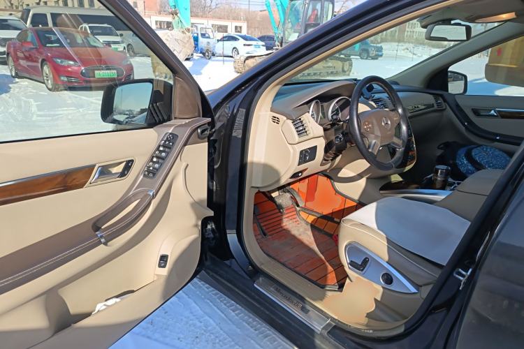 Used Mercedes-Benz R-Class 2010 R 350 L 4MATIC